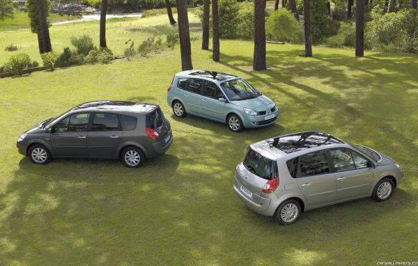 Автомобиль марки Renault модели Scenic