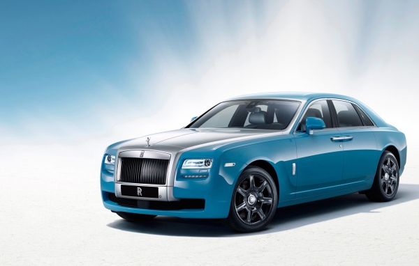 Голубой Rolls Royce