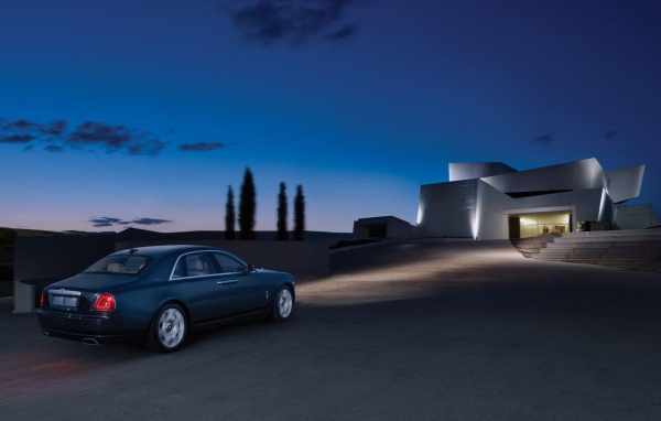  Новый автомобиль Rolls Royce Ghost