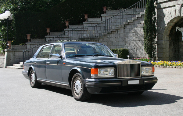 Надежный автомобиль Rolls Royce Silver Spirit