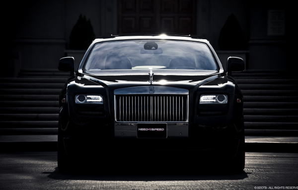 Надежная машина Rolls Royce Ghost