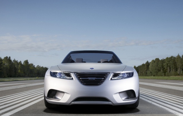 Красивый автомобиль Saab 9-5