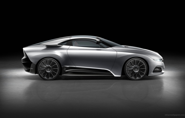 Новый автомобиль Saab 9000