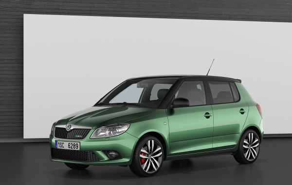 Красивый автомобиль Skoda Fabia