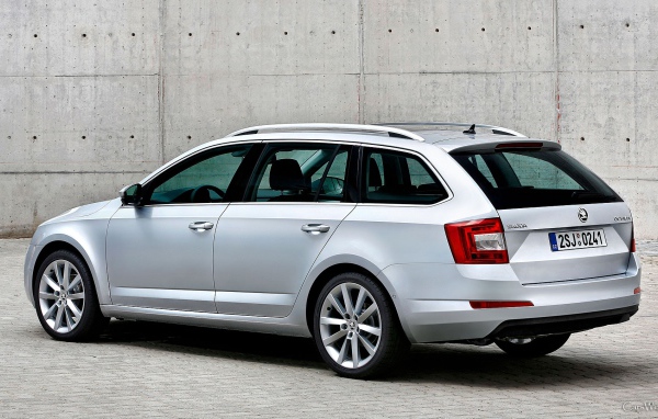 Красивый автомобиль Skoda Octavia Scout 2014 в Москве