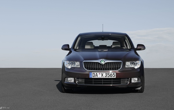 Автомобиль марки Skoda модели SuperB