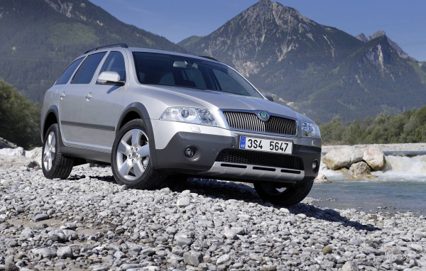 Надежный автомобиль Skoda Octavia Scout 2014