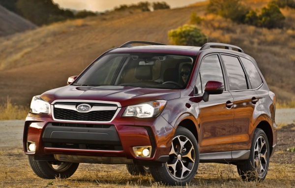 Красивый автомобиль Subaru Forester 2013