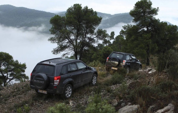   Красивый автомобиль Suzuki Grand Vitara 2014 в Москве