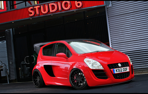 Автомобиль марки Suzuki модели Splash