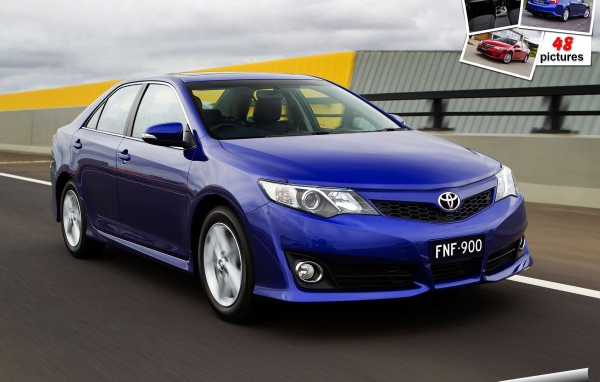 Красивый автомобиль Toyota Camry в Москве