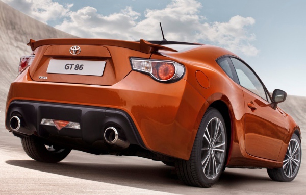 Японский автомобиль Тойота GT86