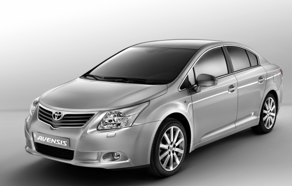 Новый автомобиль Toyota Avensis 2013