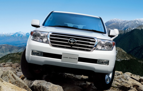 Новый автомобиль Toyota Land Cruiser 200