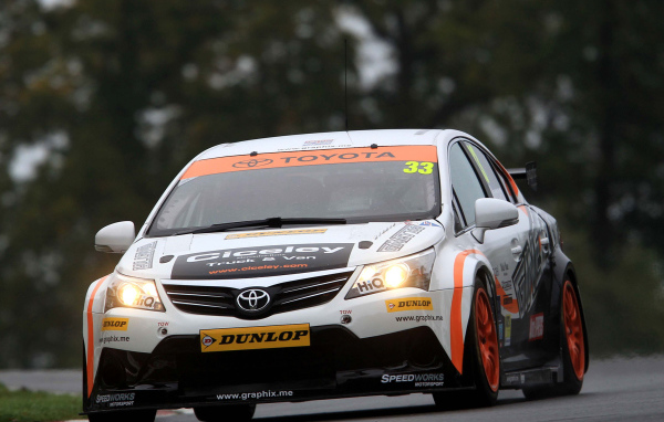 Тест драйв автомобиля Toyota Avensis 2013