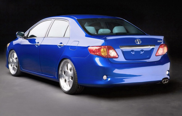 Тест драйв автомобиля Toyota Corolla