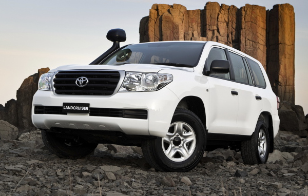 Тест драйв автомобиля Toyota Land Cruiser 200