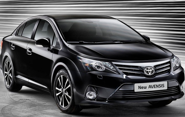 Автомобиль марки Toyota модели Impreza Avensis 2013