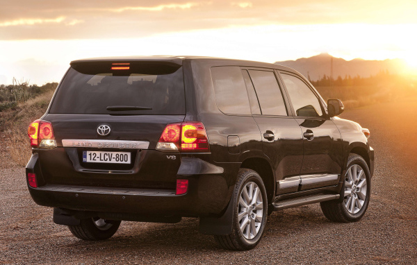 Автомобиль марки Toyota модели Land Cruiser 200