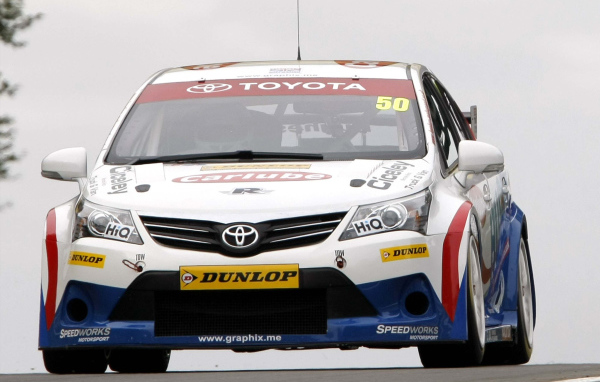 Надежная машина Toyota Avensis 2013