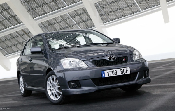 Надежная машина Toyota Corolla