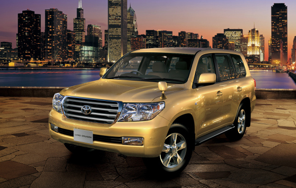 Надежная машина Toyota Land Cruiser 200