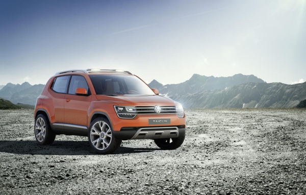 Автомобиль Volkswagen  Taigun 2014 на дороге 