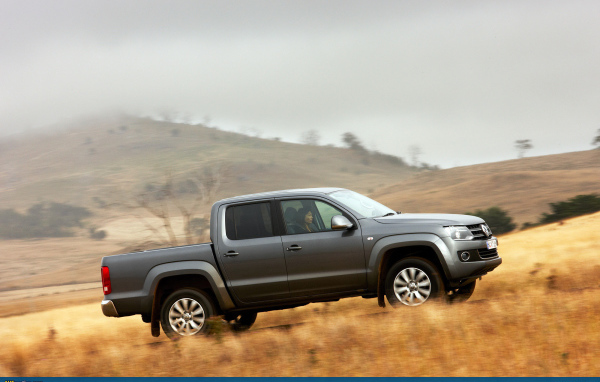 Красивый автомобиль Volkswagen Amarok