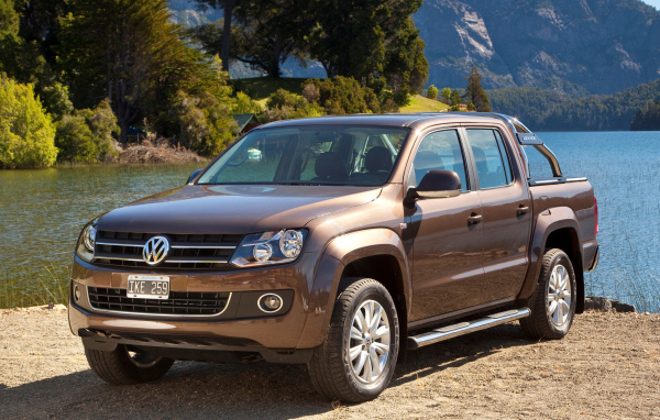Красивый автомобиль Volkswagen Amarok в Москве