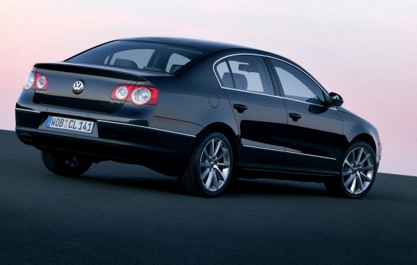 Красивый автомобиль Volkswagen Passat в Москве