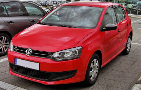 Красивый автомобиль Volkswagen  Polo (Поло) 2014