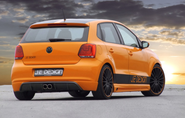 Красивый автомобиль Volkswagen Polo