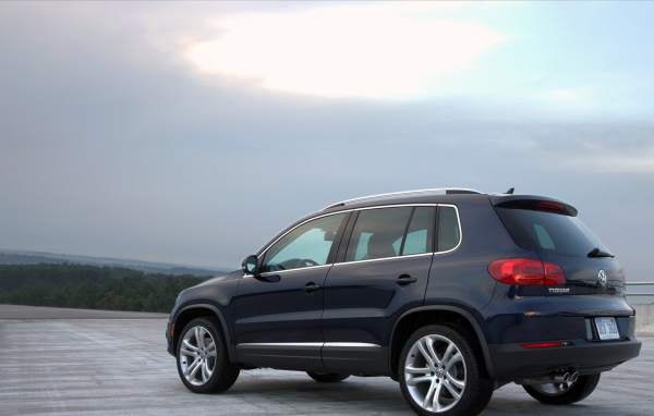 Красивый автомобиль Volkswagen Tiguan