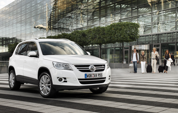 Красивый автомобиль Volkswagen Tiguan в Москве