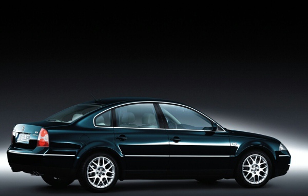 Автомобиль марки Volkswagen модели Passat