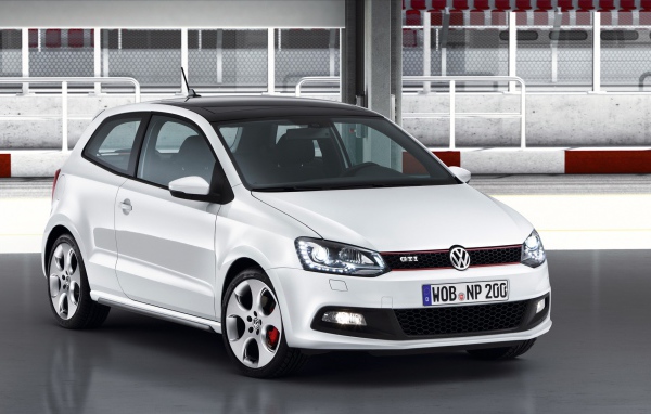 Автомобиль марки Volkswagen модели Polo