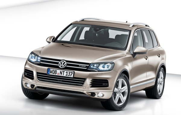 Автомобиль марки Volkswagen модели Touareg
