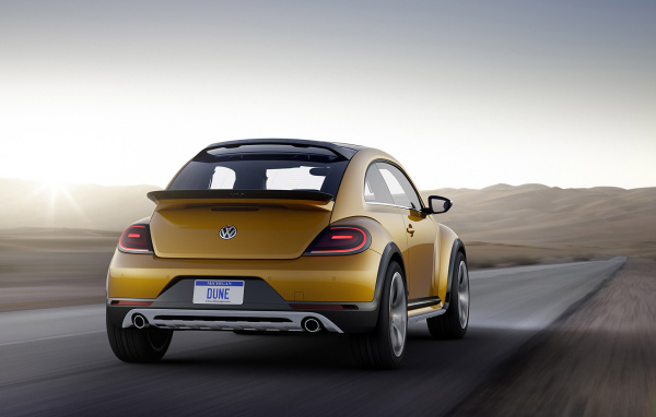 Надежная машина Volkswagen Beetle Dune 2014