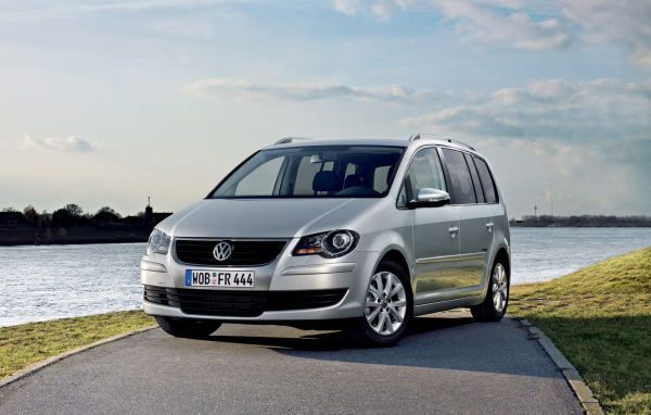 Новая машина Volkswagen Touran