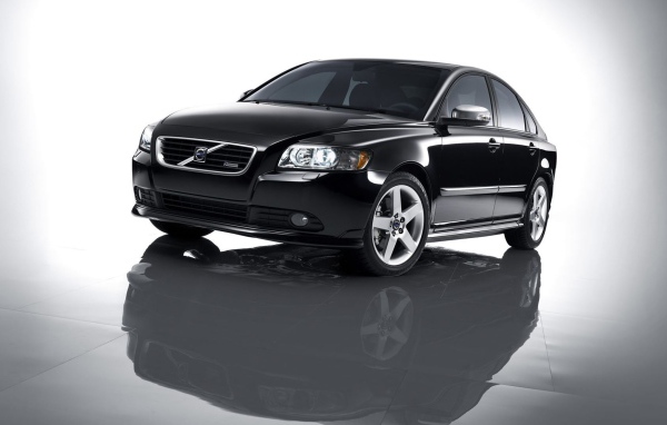   Красивый автомобиль Volvo s40 в Москве