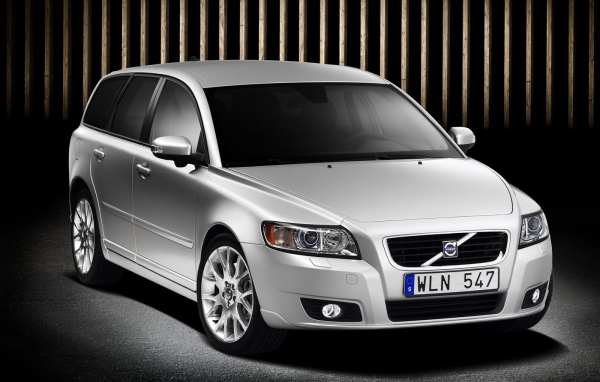  Красивый автомобиль Volvo v50 в Москве