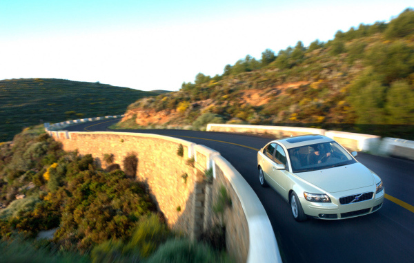 Надежная машина Volvo s40