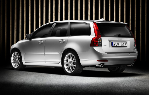 Надежная машина Volvo v50