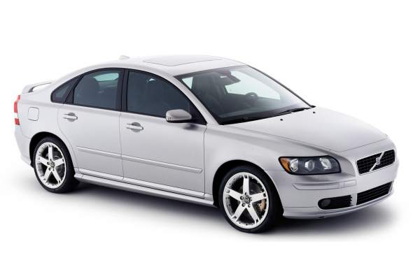 Новая машина Volvo s40