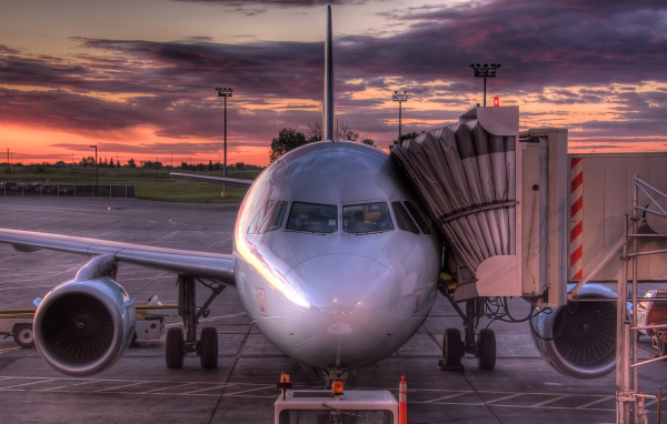 Самолет на обслуживании