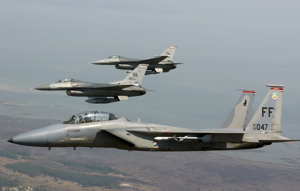 Боевые соколы F15 и F16