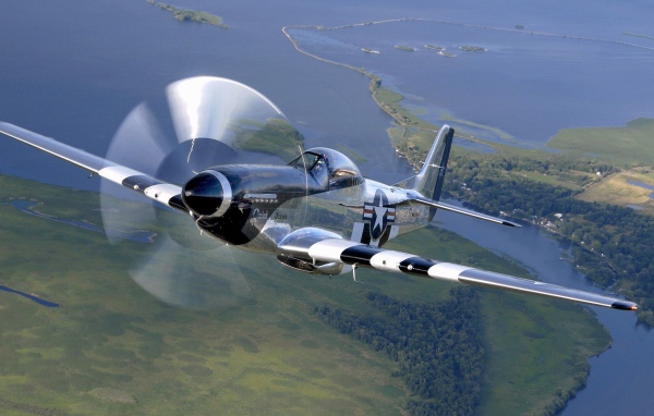 Самолет P-51 Мустанг