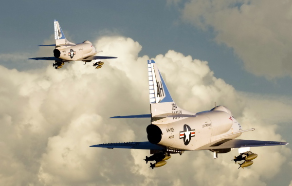 Самолеты над облаками