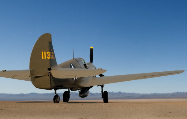 Самолет на аэродроме