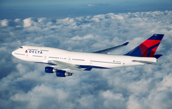 Боинг 747 в полете